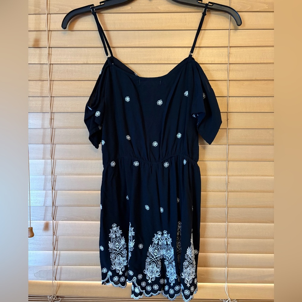 Love Tree NWOT Black Short Sleeve Tie Front with tassels Jumpsuit. Size medium - Picture 7 of 10